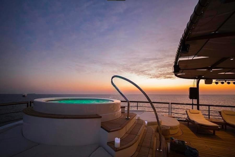 Luxury Mega yacht, Jacuzzi and sundeck