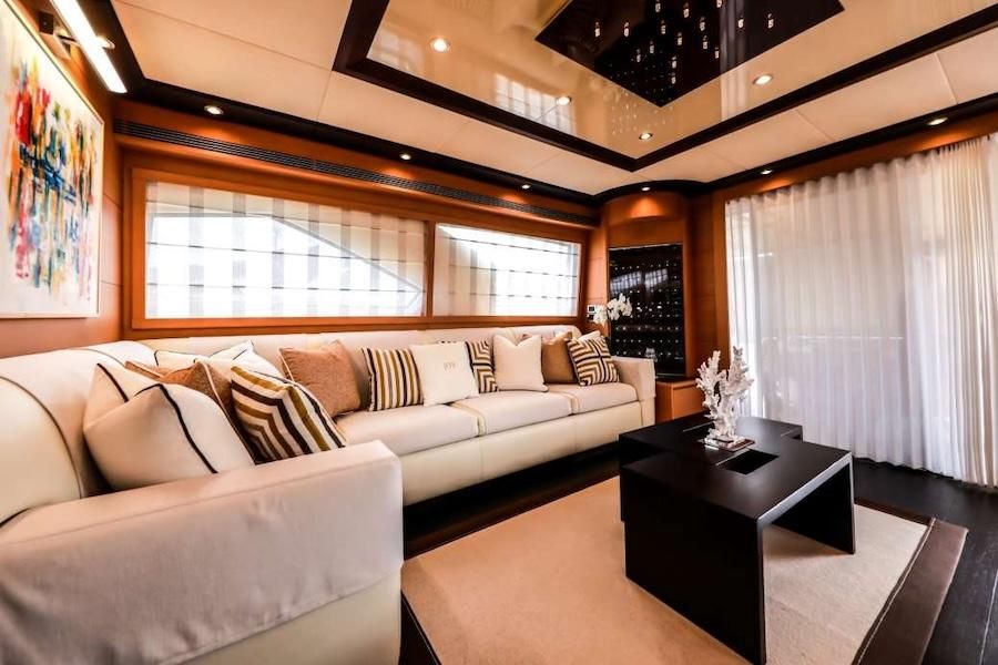 yacht salon, motor yacht rental, cruise Italy