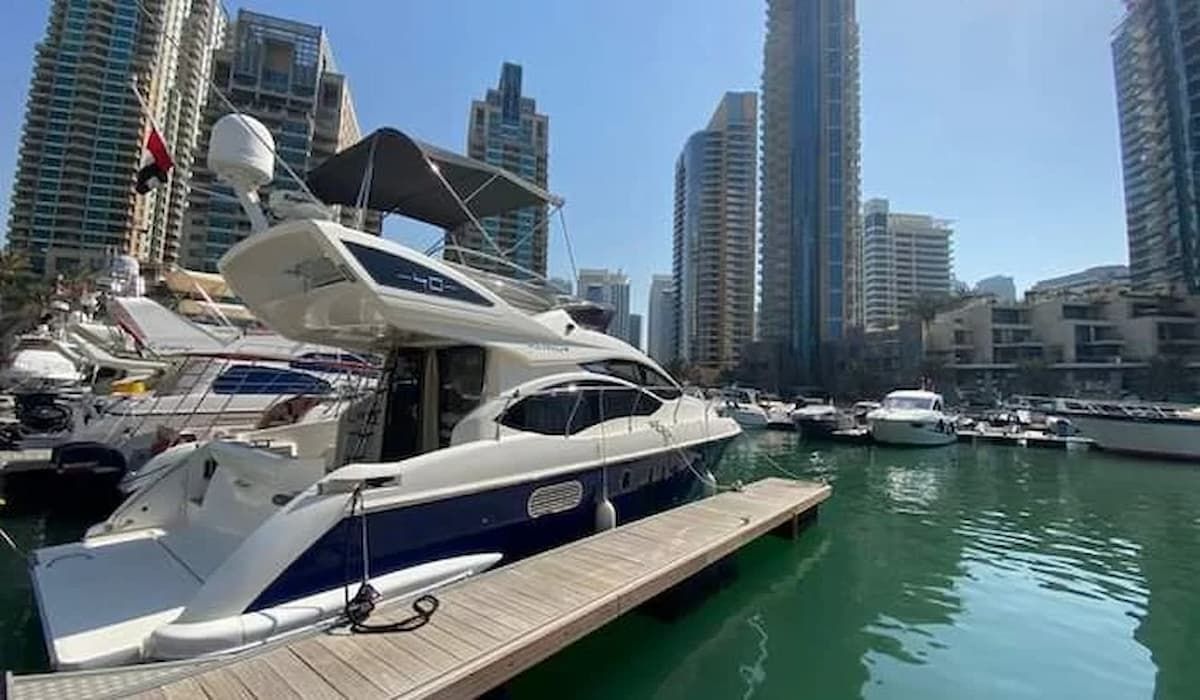 private yacht charter Dubai, Dubai yacht charter day, UAE yachting
