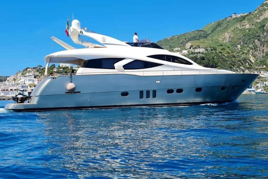 motoryacht charter Italy, private yacht charter Italy, Italy yachting