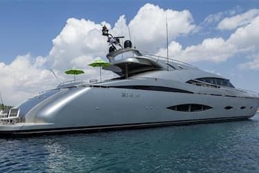superyacht charter Greece, luxury yacht charter Greece