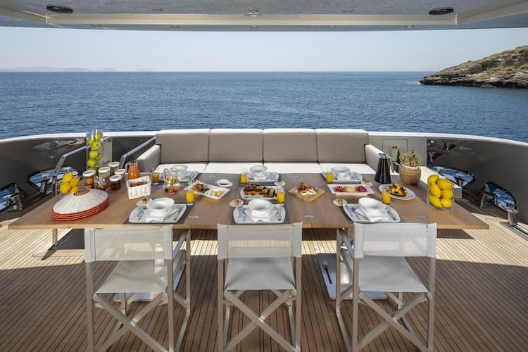 Yacht Charter Athens, superyacht lunch, lunch onboard, yacht dining