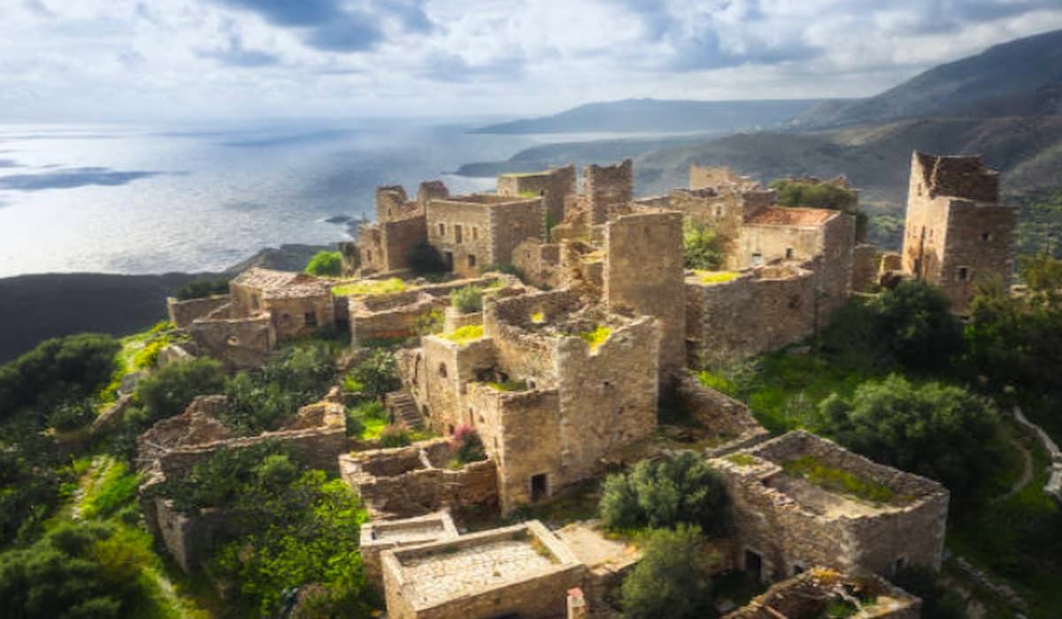 private yacht charter Peloponnese, family yacht vacation Greece