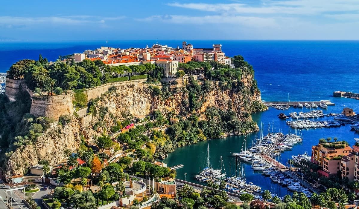 yacht charter St. Tropez, luxury yachts, luxury yacht charter French Riviera