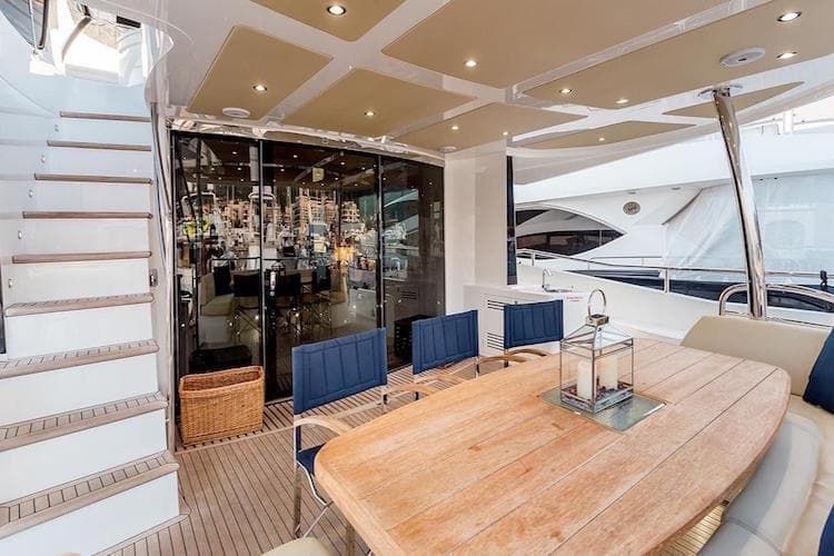 Yacht Charter Med, Luxury Motoryacht